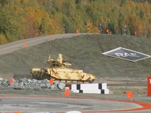 The BMPT fire support combat vehicle was displayed in the firing demonstration, as part of a new tank squad formation, maximizing maneuverability, firepower and flexibility of an armored force. This variant is actually a limited production prototype built around a Tank chassis. The new BMPT72 unveiled at the show utilizes standard T-72 chassis withdrawn from active service. Photo: Noam Eshel, Defense-Update