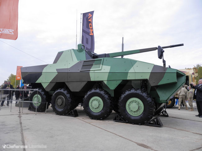 A side view of the ATOM prototype, unveiled by UralVagonzavod and Renault at RAE-2013. Photo: Noam Eshel, Defense-Update