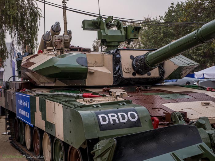Part of the systems mounted on the Arjun MkII Main Battle Tank are of Israeli origin, these include the commander's independent sight and laser warning systems seen on the turret. Photo: Noam Eshel, Defense-Update
