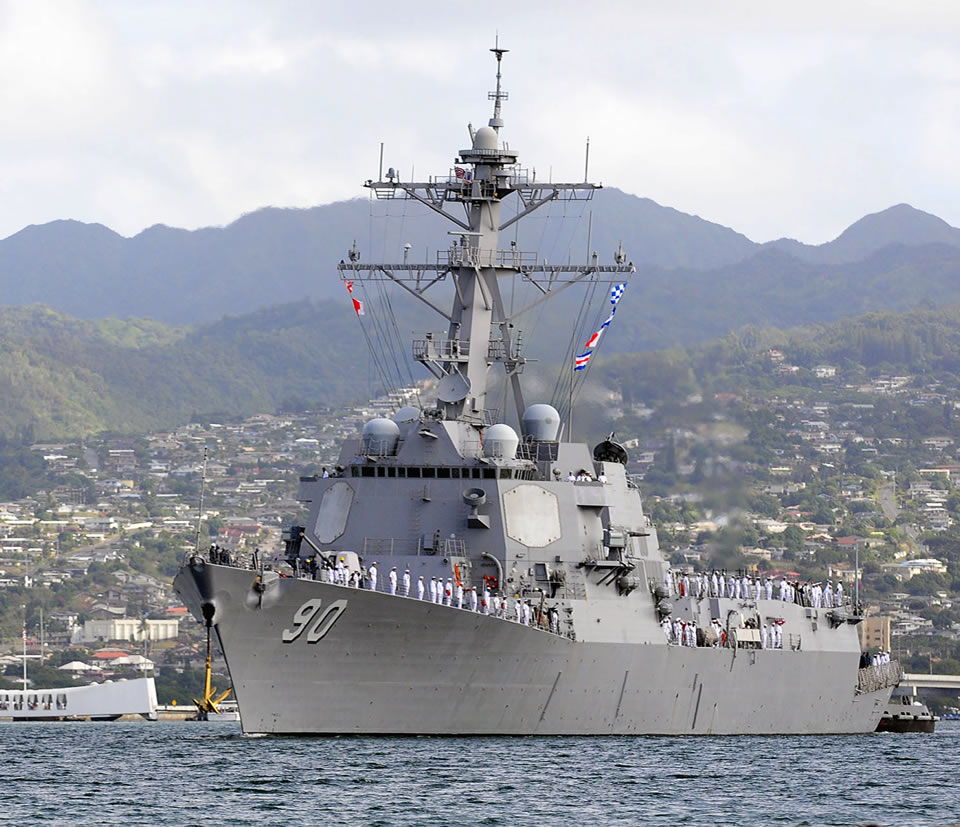 USS Chafee DDG 90 in Hawaii