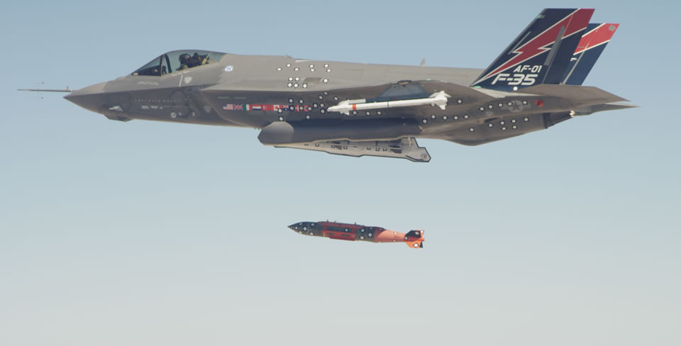 An F-35A completed the first in-flight weapons release of a 2,000 pound GBU-31 BLU-109 Joint Direct Attack Munition (JDAM) over the China Lake test range yesterday, October 16, 2012. Photo: Lockheed Martin