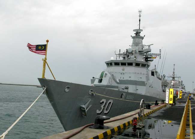 The Malaysian frigate KD Lekiu frigate (F30). The design is based on the F2000 light frigate originally designed by Yarrow Shipbuilders of Glasgow (now BAE Systems Surface Ships) in the early 2000s. Two frigates of this class are in service with the Malaysian Navy. Photo: Tamir Eshel, Defense-Update