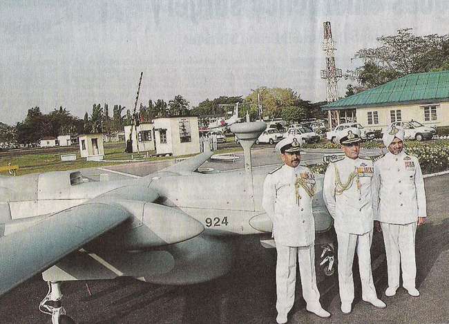 Chief of the Naval Staff Admiral Arun Prakash (centre), Flag Officer Commanding-in-Chief of the Command Vice-Admiral S.C.S. Bangara (right) in front of a new IAI Heron UAV at the Southern Naval Command, Kochi. Photo: Vipin Chandra, The Hindu