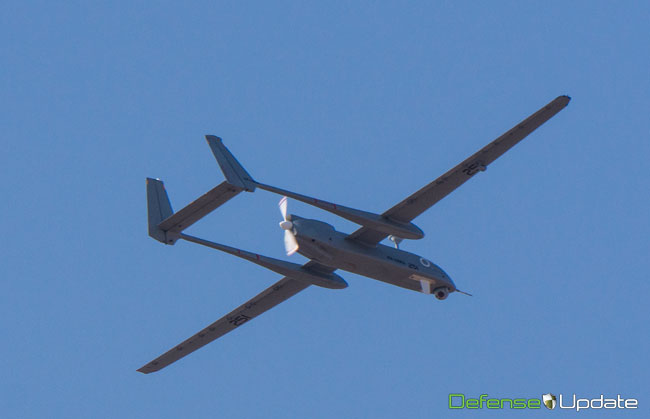 Heron flying low over Rishon Le'Zion, during the live rehearsal for the unmanned systems demonstration, scheduled at the place for 26 November. Photo: Noam Eshel, Defense-Update