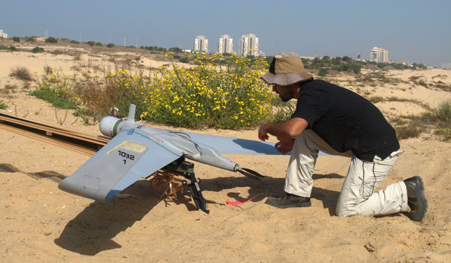The Orbiter II is prepared for the flight, taking off from a nearby dune. On the 26th Aeronautics plans to conduct a live display of the Orbiter III for the first time. Photo: Noam Eshel, Defense-Update