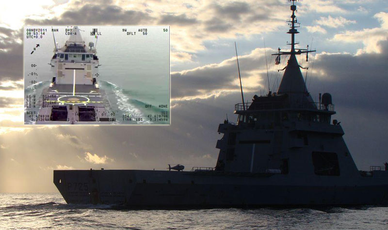L'adroit at sea during the S100 integration evaluation, December 2013. The inset view shows the vessel as the S100 approaches to land, during sea trials in 2011. Photos: French Navy
