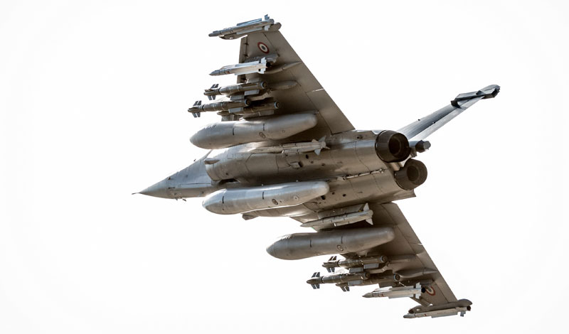 The Rafale has successfully completed its first test flights in a new heavily-armed configuration, comprising six air-to-ground precision AASM Hammer missiles, four medium and long range air-to-air missiles from the MICA family, two very long range METEOR missiles, as well as three 2,000 liter fuel tanks. Photo: Dassault Aviation