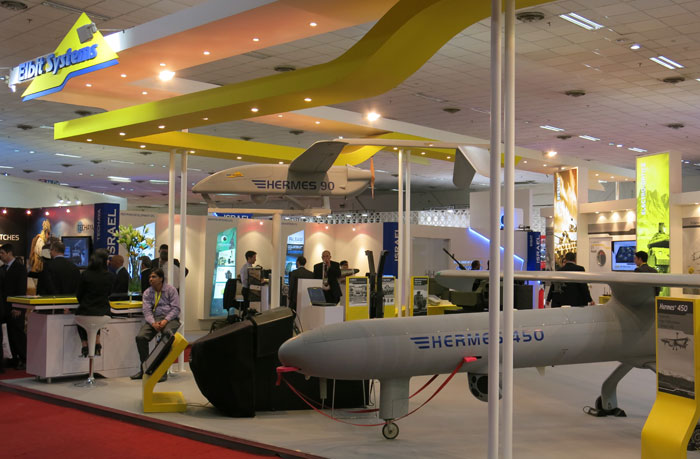 The scope of Elbit Systems' involvement in defense programs in India has not been published but this market is considered to be a of a substantial part of the company's turnover. At Defexpo Elbit Systems displayed the unmanned aerial systems it would like to introduce in the market, while artillery systems and electro-optical systems for tanks and armored vehicles were displayed by Elbit Systems customers and business partners in India. Photo: Tamir Eshel, Defense-Update