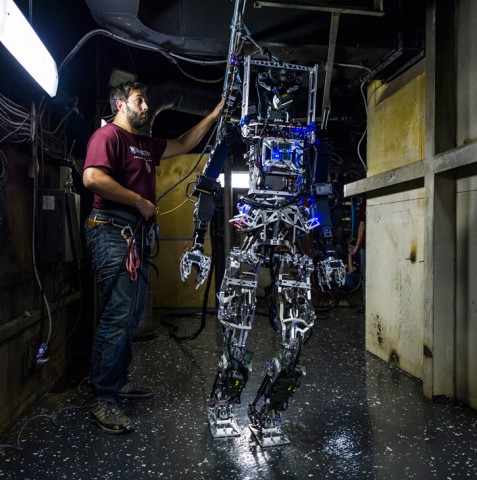 Navy scientists experiment with Firefighting robots - Defense Update: