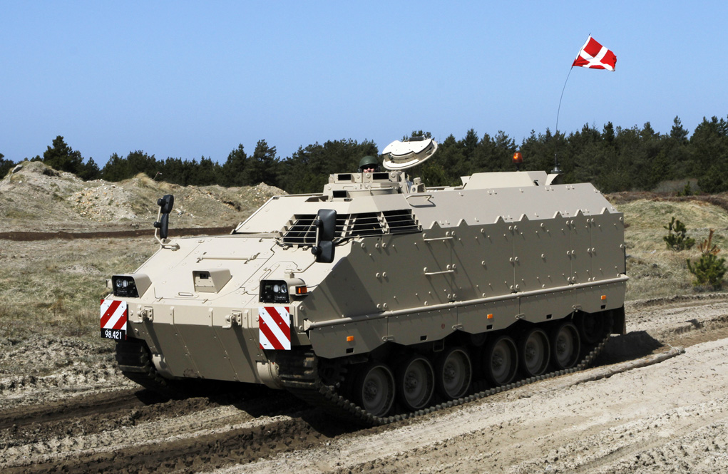 The German company FFG submitted its proposal for the 5th generation upgrade of the M-113, remanufactured with a steel-composite hull, higher protection level, rubber tracks and revamped driver station with better ergonomics, fitted with wider field of view. Photo: Lars Bøgh Vinther, Danish Army. 